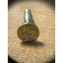 Cachet de cire avec gravure coeur