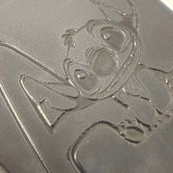 Coque personnalisée avec zoom sur la gravure logo